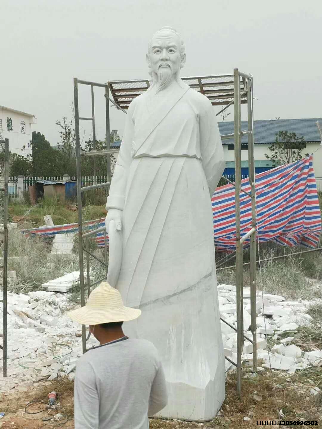 漢白玉雕刻名人像，高3。5米。做工精細
